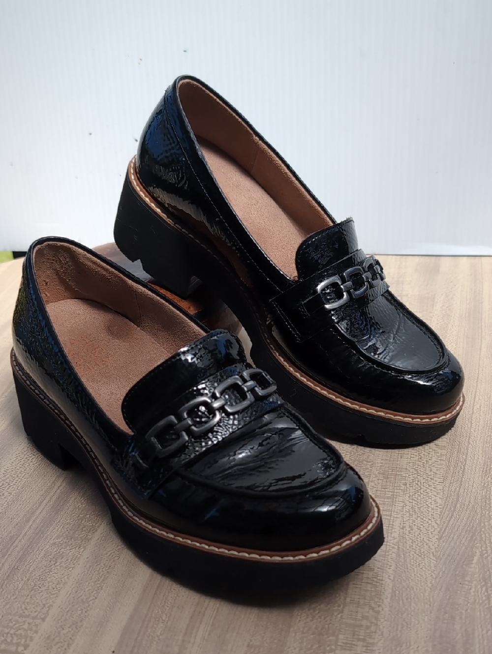 Naturalizer Black Patent Chunky Heel Loafer with Silver Chain Accent Size 7.5